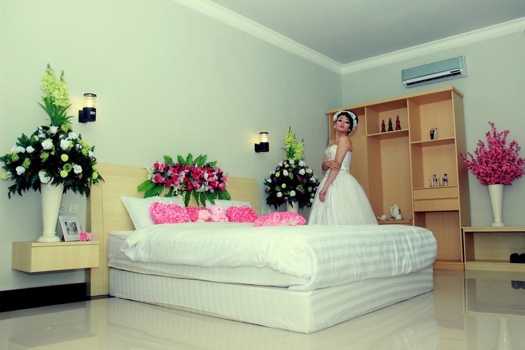 Raja Residence Jambi Джамби Стая снимка