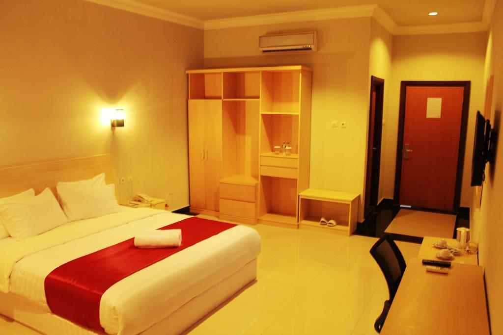 Raja Residence Jambi Джамби Стая снимка
