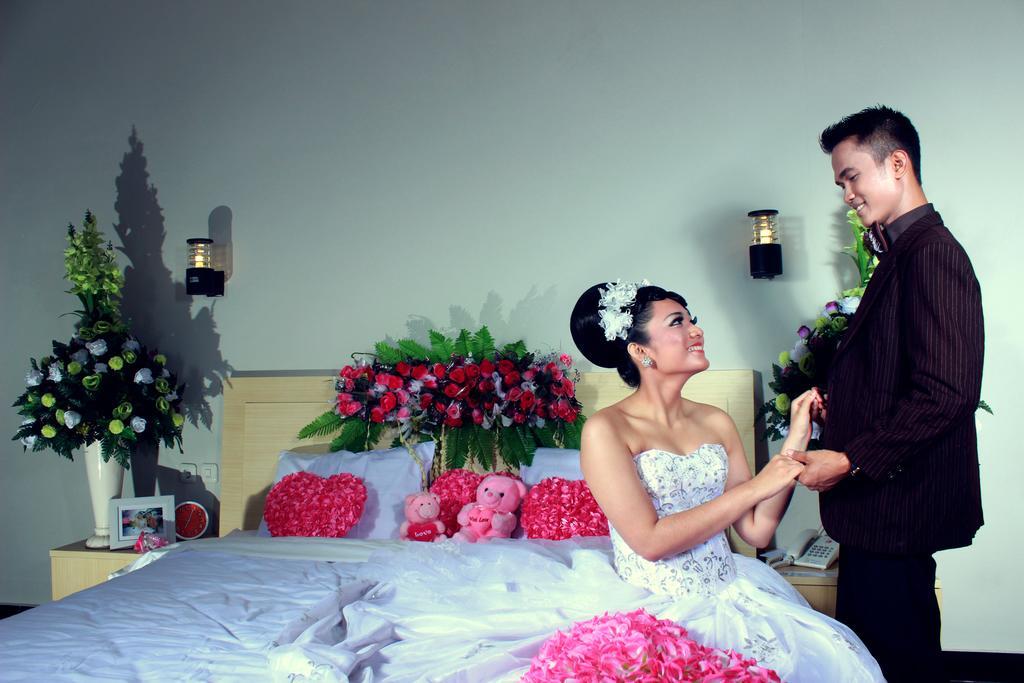 Raja Residence Jambi Джамби Стая снимка