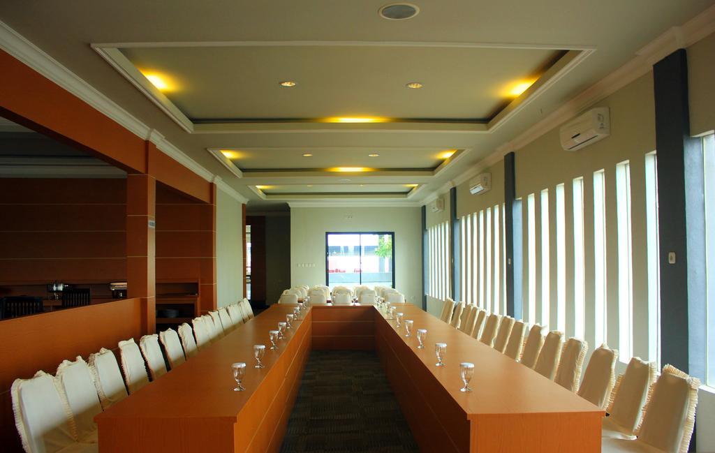 Raja Residence Jambi Джамби Екстериор снимка